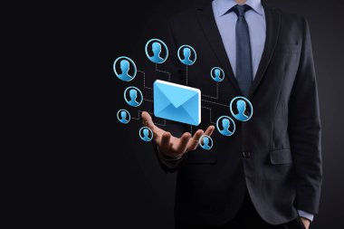 E- posta ve kullanıcı simgesi, imza, sembol pazarlama ya da bülten konsepti, diyagram. E- posta gönderme. Posta ve SMS pazarlama kavramı. İş dünyasında doğrudan satış şeması. E- posta için istemci listesi