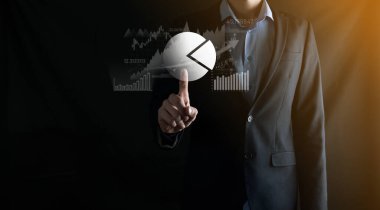 İş geliştirme, finansal plan ve strateji. Maliye grafiği ve piyasa çizelgesi yatırımlarının analizi. Dijital ekonomi değişimi. Geliştirme ve büyüyen büyüme planı. Piyasa yatırımları. Bankacılık