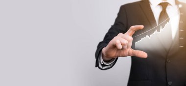 Grafik büyümesi ve işletmelerinde grafik pozitif göstergelerin artması işadamı. Yatırım konsepti. Satış verileri ve ekonomik, strateji ve planlama, Dijital pazarlama ve borsa analizi..