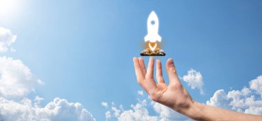 Erkek el ele tutuşan mektup simgesi, e- posta simgeleri. Haber bülteni e- postası ile bizimle iletişime geçin ve kişisel bilgilerinizi spam postasından koruyun. Müşteri hizmetleri çağrı merkezi bizimle bağlantı kurar. E- posta pazarlama ve haber bülteni.