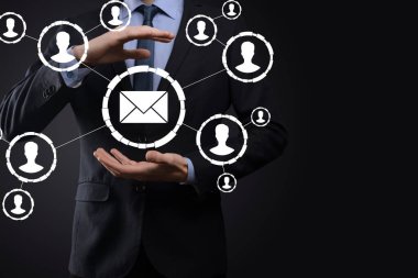 E- posta ve kullanıcı simgesi, imza, sembol pazarlama ya da bülten konsepti, diyagram. E- posta gönderme. Posta ve SMS pazarlama kavramı. İş dünyasında doğrudan satış şeması. E- posta için istemci listesi