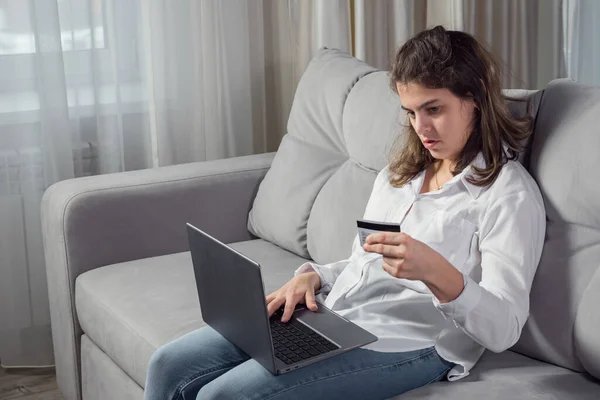 Disabled woman enters bank card details on laptop at home — Stock Photo, Image