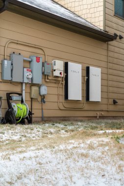 Tesla Powerwall bataryasının yakın çekim görüntüsü