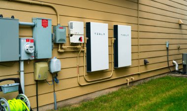 Tesla Powerwall bataryasının yakın çekim görüntüsü