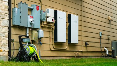 Tesla Powerwall bataryasının yakın çekim görüntüsü