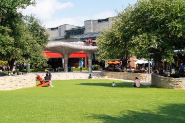 Kuzey alışveriş merkezini ziyaret eden insanların görüntüsü