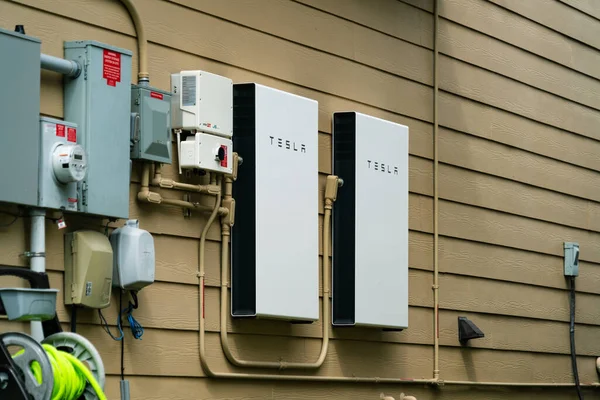 Tesla Powerwall bataryasının yakın çekim görüntüsü