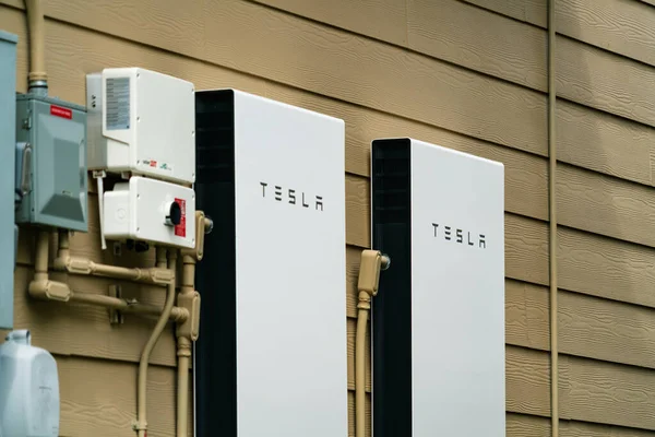 Tesla Powerwall bataryasının yakın çekim görüntüsü