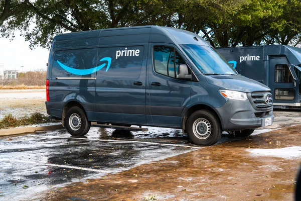 Veículos Entrega Amazon Estacionamento — Fotografia de Stock