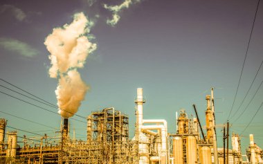 smoke stacks emitting carbon pollution into the sky causing climate change