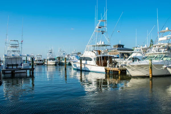 Beaux Bateaux Dans Port — Photo