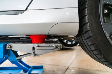 Merkezde araba servisi var.