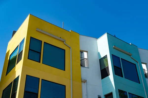 Kleurrijke Gebouwen Blauwe Lucht Achtergrond Usa — Stockfoto