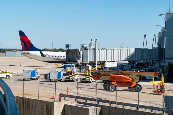 Havaalanı terminali, uçak, uçak