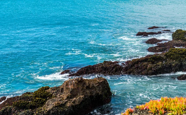 Litoral Longo Costa Rochosa Paisagem — Fotografia de Stock