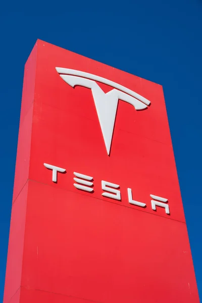 Austin, Teksas, ABD - 11 Kasım 2020: Tesla Motors şu anda Austin TX 'in kuzeybatısında Pond Springs' in yoğun konumuna sahip bir SP500 şirketi