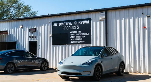  Servis yakınına park et. 