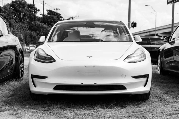 Austin Texas Eua Setembro 2020 Tesla Model Branco Estacionado — Fotografia de Stock