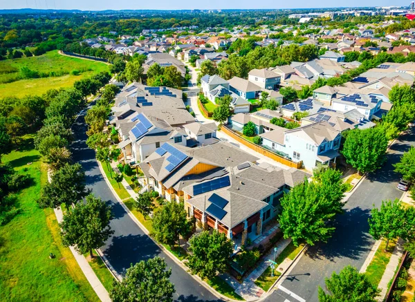 Luchtfoto Van Kleine Stad Met Vrijstaande Huizen — Stockfoto