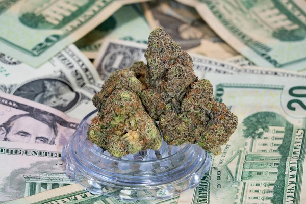 Marihuana Flores Cannabis Encima Del Dinero Efectivo Amontonadas Después Ganar — Foto de Stock