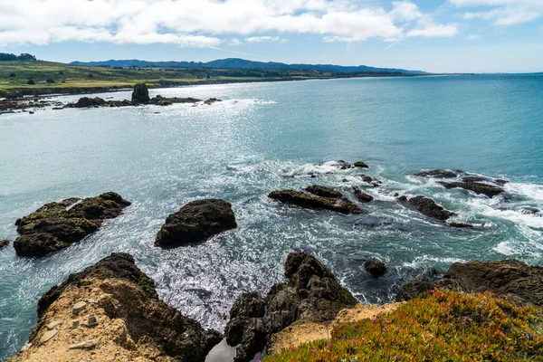 Litoral Longo Costa Rochosa Paisagem — Fotografia de Stock