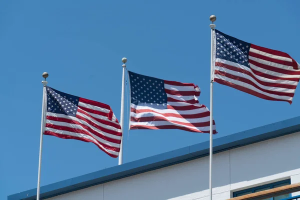 Etats Unis Drapeaux Sur Fond Bleu Ciel — Photo