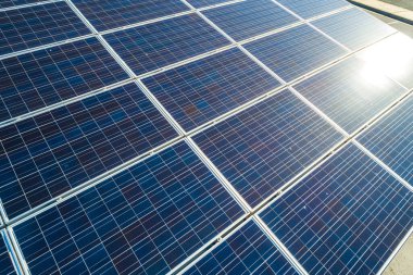 Fotovoltaik panelleri olan güneş paneli