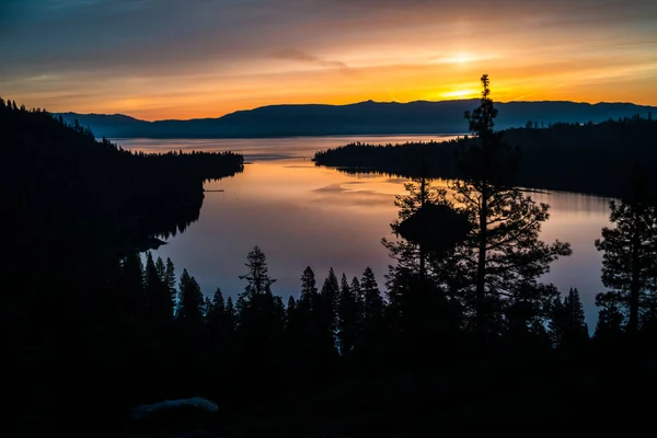 Vacker Smaragdvik Lake Tahore Solnedgången — Stockfoto