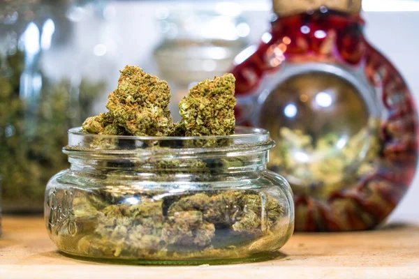 Kristal Bunga Marijuana Cannabis Pasar Saham Booming Dengan Pelanggan Gulma — Stok Foto