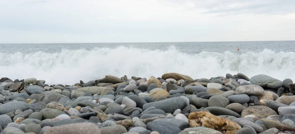 Mořské Kameny Malé Oblázky Rozbouřeným Mořem Pozadí Detailní Záběr Zaobleného — Stock fotografie