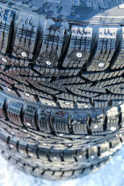 정확하게 수있는 장치가 타이어의 사항은 미끄럽습니다 — 스톡 사진