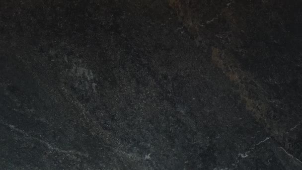 纹理大理石墙的深色天然背景 特写镜头 — 图库视频影像