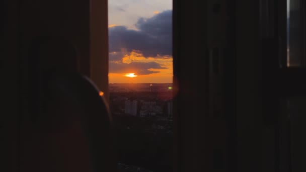 Vue Sombre Beau Ciel Coucher Soleil Travers Fenêtre — Video
