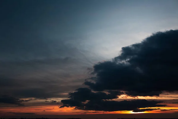 Paisaje Hermosa Puesta Sol Nubes Tormentosas — Foto de Stock