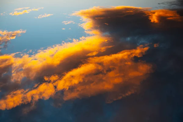 Warna Warni Awan Atas Langit Biru Saat Matahari Terbenam Lanskap — Stok Foto