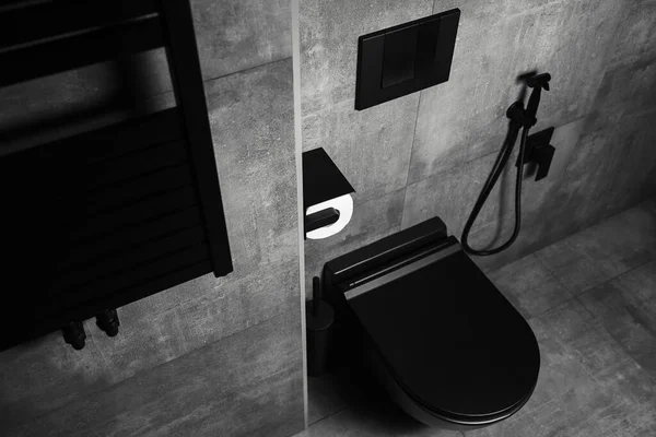 Siyah Mat Banyo Detaylarının Üst Görüntüsü Koyu Renkli Duvarlar Modern — Stok fotoğraf