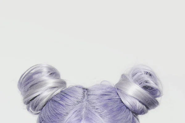 Çok Peri Renginde Iki Çöreğin Yakın Çekimi Saç Stili Konsepti — Stok fotoğraf