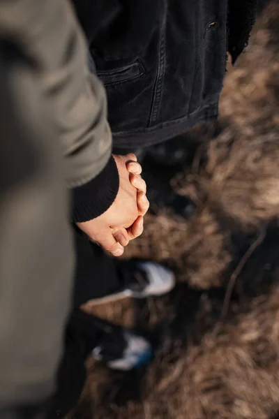 Close Couple Holding Hands Outdoor Portrait — Stock Photo, Image