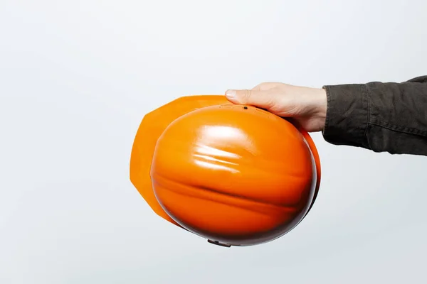 Närbild Manlig Hand Håller Hatt Orange Färg Vit Bakgrund — Stockfoto