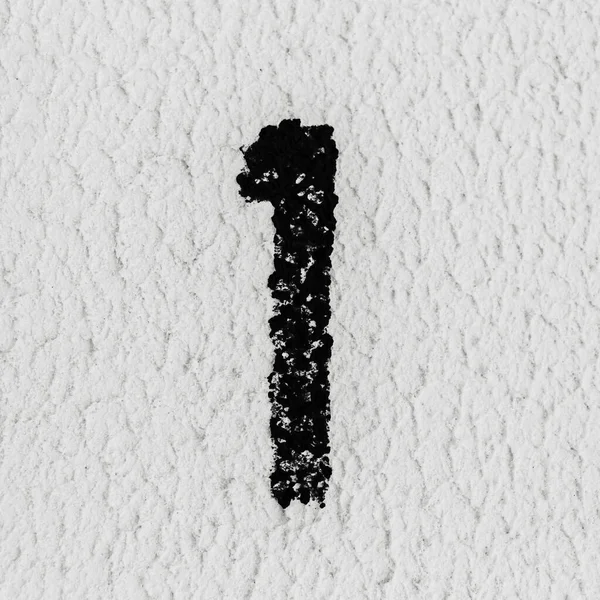 Κοντινό Πλάνο Του Μαύρου Ζωγραφισμένου Αριθμού Του Στον Γκρίζο Τοίχο — Φωτογραφία Αρχείου