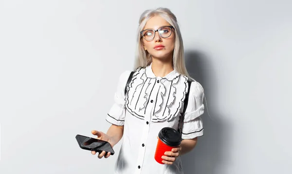 Studio Portrait Young Blonde Teenager Girl Paper Cup Coffee Takeaway — Foto Stock