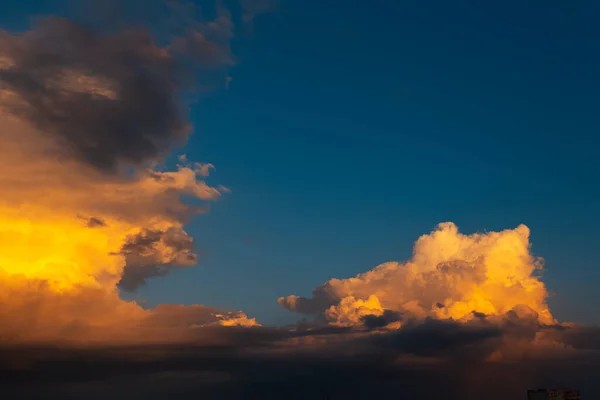 Beautiful Landscape Sunset Dark Colourful Fluffy Clouds Natural Background — Fotografia de Stock