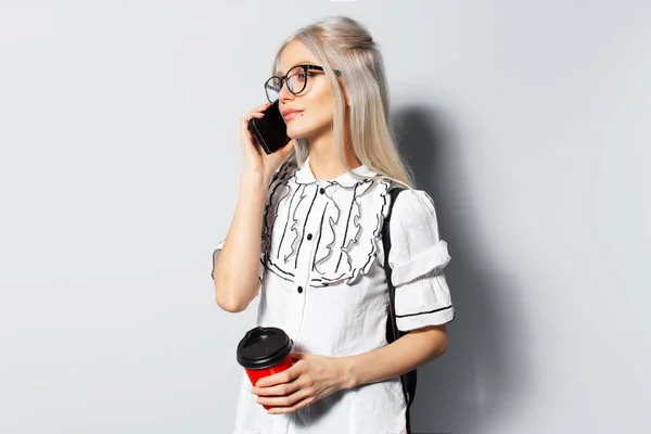 Studio Portrait Young Cute Girl Blonde Hair Talking Smartphone Holding — Foto Stock