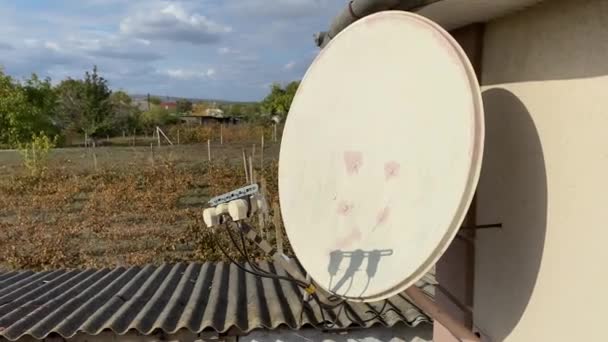 Satellite Dish Antenna Attached House Facade Village — Stock Video