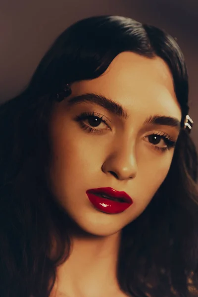 Piękne Portrety Pięknej Dziewczyny Czerwonymi Ustami Włosami — Zdjęcie stockowe