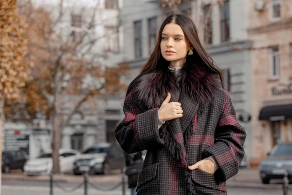 Fille Mode Marchant Dans Rue Dans Une Ville Européenne Dans — Photo