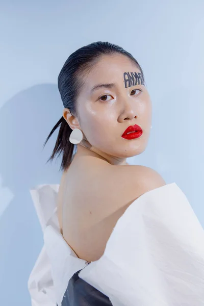 Art Divat Portré Egy Ázsiai Megjelenésű Lány Stúdióban — Stock Fotó