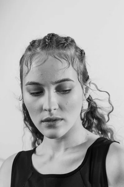 Sanat Saç Stili Bir Kızın Güzel Portresi — Stok fotoğraf