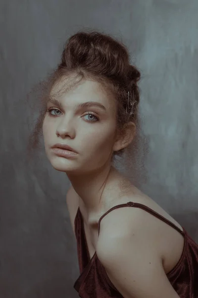 Retrato Arte Estilo Retro Una Hermosa Chica Con Cabello Maquillaje —  Fotos de Stock