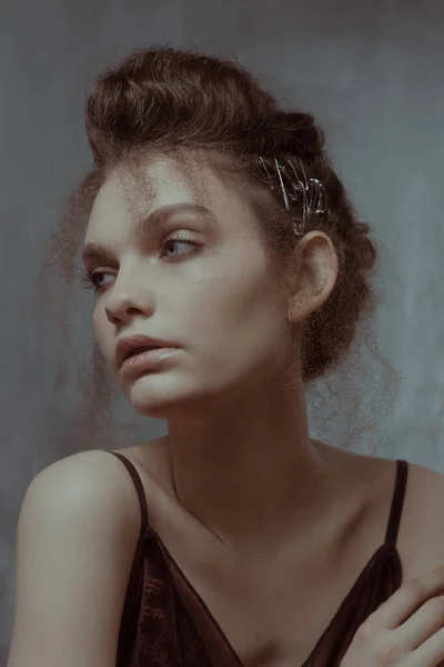 Retrato Arte Estilo Retro Una Hermosa Chica Con Cabello Maquillaje —  Fotos de Stock